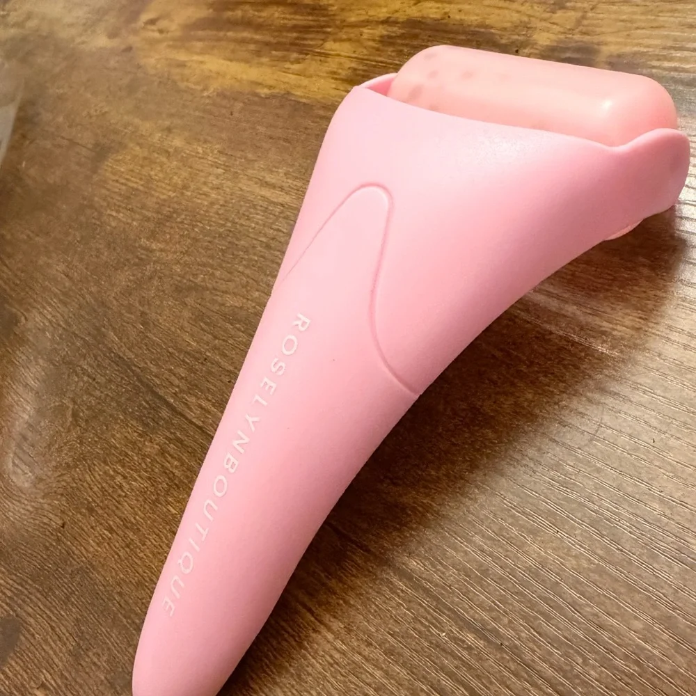 Pink Silicone Face Mask Applicator